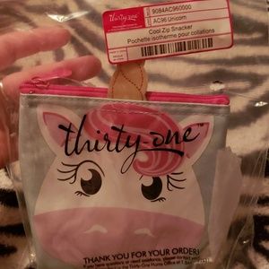 Thirty one cool zip snacker